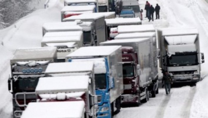 Vremea îşi face de cap în Germania: 100 de maşini au fost implicate într-o coliziune, din cauza ninsorii